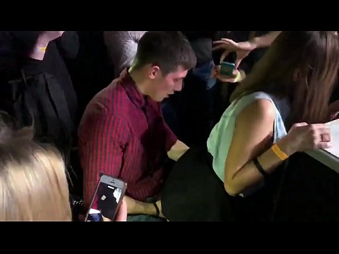 ❤️ Ubulili bangempela ku-nightclub yaseRussia. Intombazane yaseRussia eneminyaka engu-18 ubudala ingene endunu nasesithweni sangasese e-nightclub ❤️  ku-zu.sexuria-net.ru ❌️